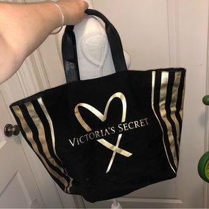 Victoria’s Secret ladies shoulder bag tote overnight bag